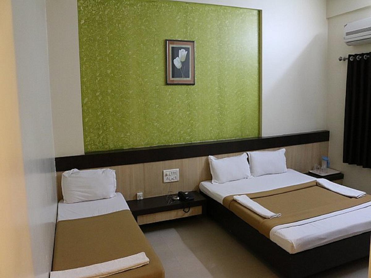 Hotel Shri Krishna Shirdi Luaran gambar